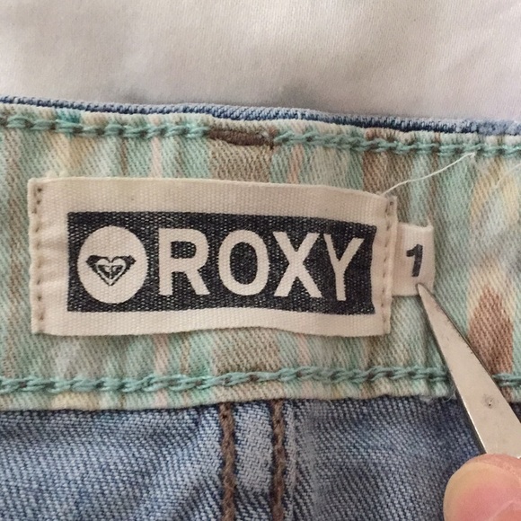 Roxy lace edge low rise jean shorts size 1 - Picture 9 of 12